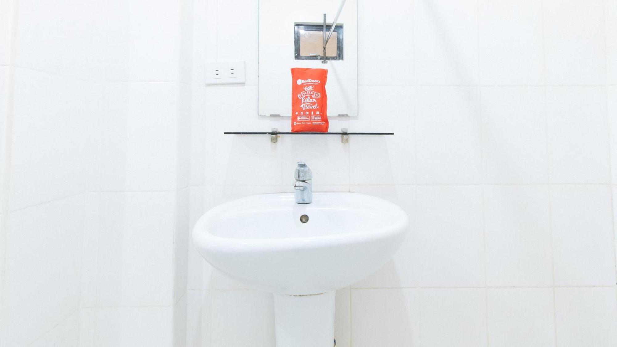 RedDoorz near Pasay Taft Otel Dış mekan fotoğraf