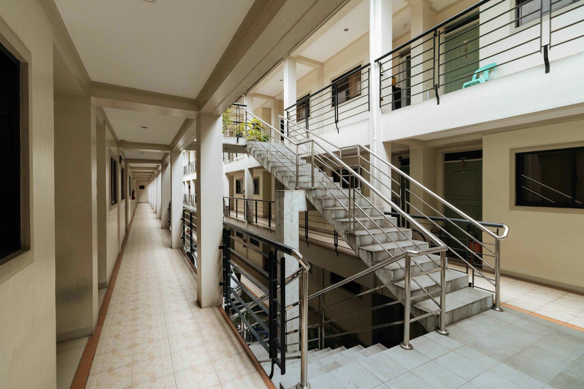 RedDoorz near Pasay Taft Otel Dış mekan fotoğraf